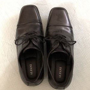 Men’s alfani black derby’s
